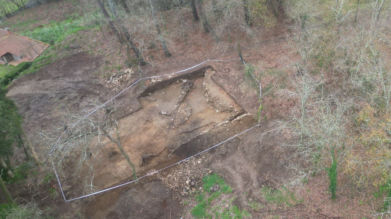 Una construcción de estilo romano única en Galicia sorprende en el castro de Pereiras