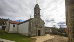 Iglesia y cementerio de Entrecruces, en Carballo
