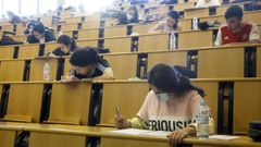 ADE -en la imagen, la facultad de Lugo, durante la celebraci�n de la pasada selectividad- es una de las carreras con m�s tir�n en Galicia. Es la que m�s plazas oferta (unas 780) y tiene unas 2.500 solicitudes