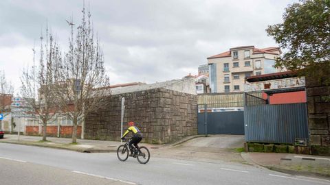El futuro edificio de vivienda p&uacute;blica se levantar&aacute; junto al r&iacute;o L&eacute;rez, en la avenida de Uruguay