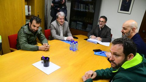 Cervi�o, en medio de la imagen, con representantes de los agricultores y ganaderos gallegos