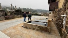 El alcalde de Ribadavia, Csar Fernndez, y la concejala Yolanda Gmez, visitaron las obras realizadas en Santo Andr de Campo Redondo.