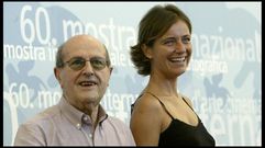 Manoel de Oliveira y la actriz Leonor Silveira, en la 60.� edici�n del festival de cine de Venecia en el a�o 2003