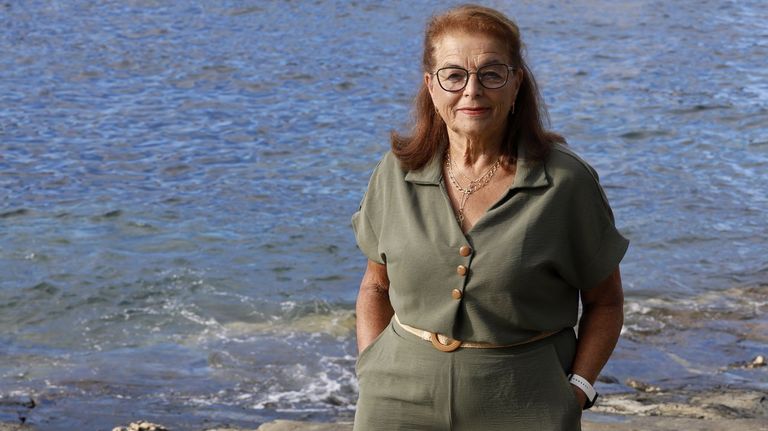Victoria Amor,  percebeira e redeira, aos seus 74 anos a&iacute;nda bota de menos o mar e as rochas.