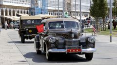 Desfile de veh�culos militares en el Ariete