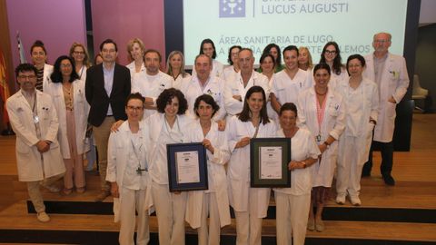 El gerente del rea Ramn Ares y el director de AENOR-Galicia, Jos Enrique Rodrguez, presidieron elacto de entrega de las certificaciones para la Unidade de Dor y la Unidade de Cribado de Cancro de Crvix.