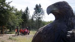 Una de las esculturas instaladas en el sendero representa un �guila