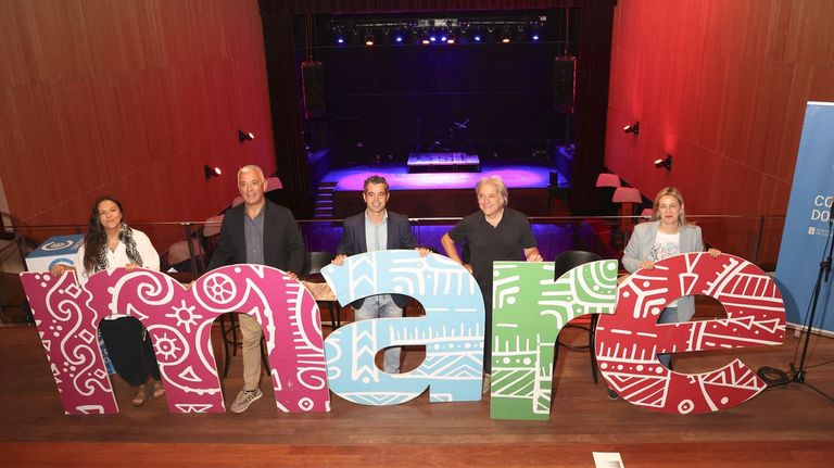 Faia, Valent�n Garc�a, Marcos G�mez, V�tor Belho e M�riam Louzao, na presentaci�n de Mar� na Capitol