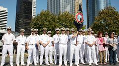 Tripulaci�n del buque Hesp�ridas a su llegada a Buenos Aires con los primeros cien peregrinos de la ruta ant�rtica del Camino de Santiago