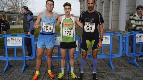 Podio de la XXV Carreira Popular San Silvestre de Castrelo de Mio: Xos Prez (2), Hctor Rodriguez (1) y Alberto Gonzlez (3).