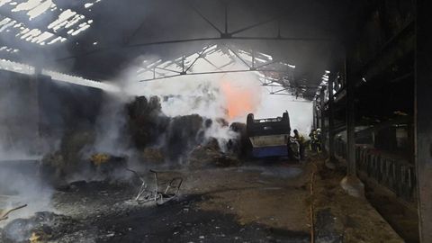 El fuego afect� a parte del forraje almacenado