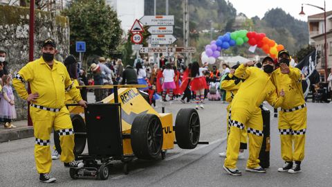 Cortegada despidi el entroido en la provincia.Ms de trescientas personas participaron en el desfile