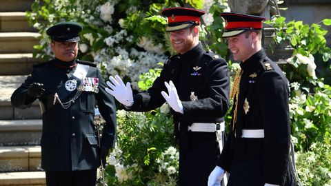 El pr�ncipe Harry luci� uniforme militar y barba. Eleg�a el Household Cavalry's Blues and Royals y lo hac�a por una raz�n. No est� permitido llevar barba con el uniforme de la caballer�a de la Reina Isabel II, por lo que el pr�ncipe optaba por el uniforme del segundo cuerpo m�s antiguo del Ej�rcito brit�nico, al que sirvi� durante casi una decada. 