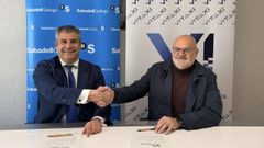 El director regional Galicia Sur de Banco Sabadell, Rafael Fari�a, y el director general de Vigo Taxi System - Vitaxi, Antonio Soto.