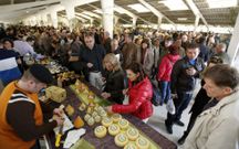 Algunas queser�as agotaron sus productos por la ma�ana. 