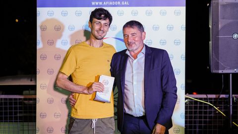 Todas las imágenes de la fiesta de fin de curso de Afiador.Adrián Padrón fue felicitado por Aníbal Pereira por su tarea en la Sarriana