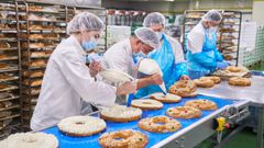 As� se trabaja en el obrador de roscones artesanos m�s grande de Espa�a