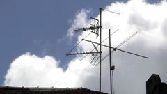 El ladr�n se llev� hasta una antena de televisi�n de tres metros