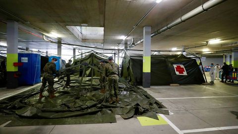 El Ej�rcito desmonta en el hospital de campa�a en el Huca