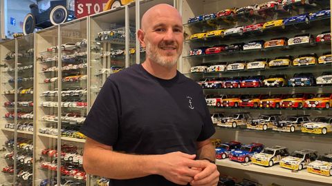 Javier Mart�n tiene una de las mayores colecciones de coches en miniatura de Asturias