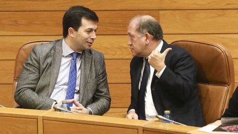 Leiceaga, junto al secretario xeral del PSdeGa, Gonzalo Caballero, durante un pleno del parlamento gallego