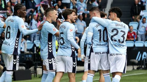 Los jugadores del Celta, celebrando uno de sus goles ante el Elche.