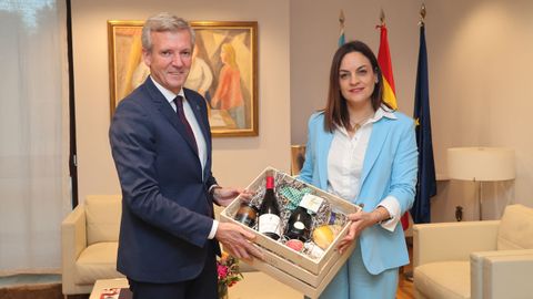 La reuni�n entre Rueda y L�pez fue cordial y hubo una entrega de regalos institucionales, como una cesta con productos lucenses