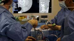 Un nuevo robot con imagen 3D y navegaci�n en tiempo real�mejora la operaci�n de columna: as� fue la segunda cirug�a realizada en el San Rafael