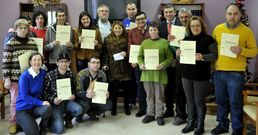 Los asistentes al �ltimo curso, el viernes con sus diplomas. 