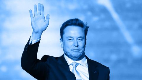 Elon Musk saluda durante el Foro de Inversi�n Arab�a Saudi-Estados Unidos, en Riad, celebrado en mayo el a�o pasado.