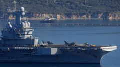 El portaviones Charles de Gaulle, a su paso por la isla griega de Creta el pasado 7 de abril.