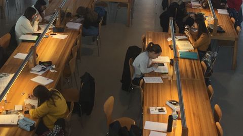 biblioteca del campus de Elvi�a.