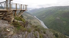 Vista de los vi�edos de la ribera de Vilach� de Salvadur desde el mirador de A Capela