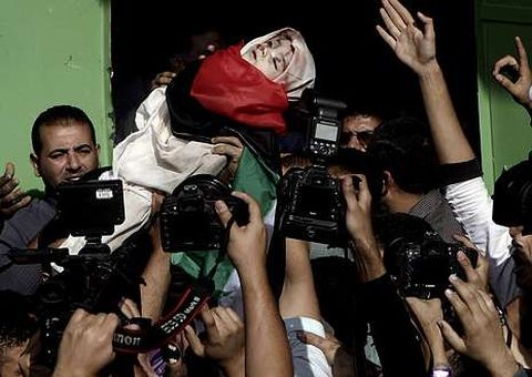 Entierro de un peque�o miembro de la familia Al Dallu.