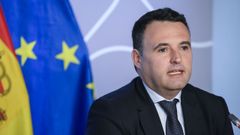 El consejero de Hacienda, Justicia y Asuntos Europeos, Guillermo Pel�ez, informa en rueda de prensa de los acuerdos del Consejo de Gobierno, este lunes en Oviedo.