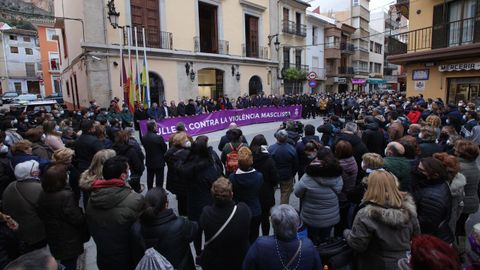 Concentraci�n de condena y repulsa por el asesinato de un ni�o de 11 a�os a manos de su padre el domingo en la localidad de Sueca.