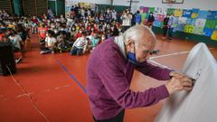 Presentaci�n en el colegio O Grupo del libro Paxaradas
