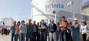 Los trabajadores de Infinita se concentraron el pasado jueves en la entrada de la factor�a.