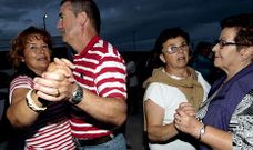 La sardi�ada de Cai�n termin� con un animado baile.