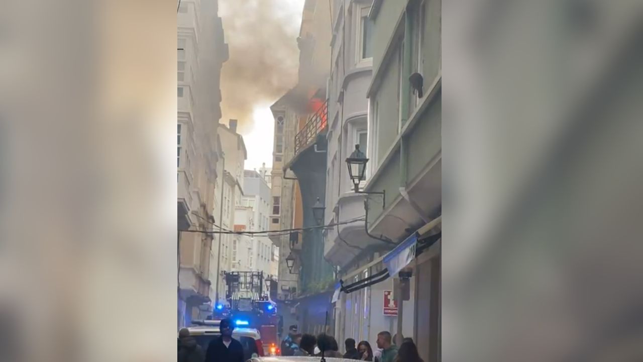 Los bomberos acuden al Orzán por un incendio en un edificio