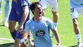 El futbolista del Celt Fortuna Hugo Gonz�lez, celebrando uno de sus dos goles ante el Europa.