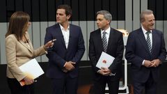 Albert Rivera, con los organizadores del debate a cuatro en las pasadas generales