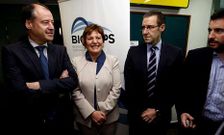 El rector y la conselleira de Sanidade presentaron el proyecto con el gerente del Chuvi.