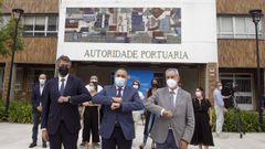 Alberto Varela, Julio Garc�a Comesa�a y Jos� Manuel Cores Tour�s firmaron ayer el protocolo para la construcci�n del nuevo centro de salud de Vilagarc�a