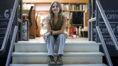 Sara, en su estudio, en el espacio de coworking Magma de Ourense