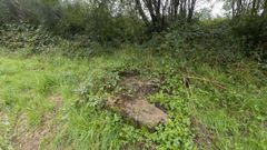 Base del cruceiro, ayer. Los restos fueron retirados para su posterior restauraci�n