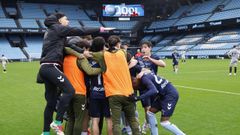 Los jugadores del Celta Fortuna celebran uno de los goles ante el Avil�s.