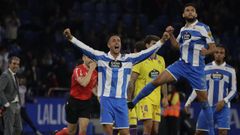 Los jugadores del Dpor festejan la decisin del colegiado de pitar penalti tras revisar la accin en el VAR