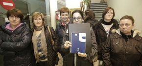 Algunas trabajadoras mostraron su malestar en el �ltimo pleno por las condiciones laborales. 
