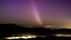 Aurora boreal sobre la ciudad de Plilisszentkereszt, a 26 kil�metros al norte de Budapest, en Hungr�a. 